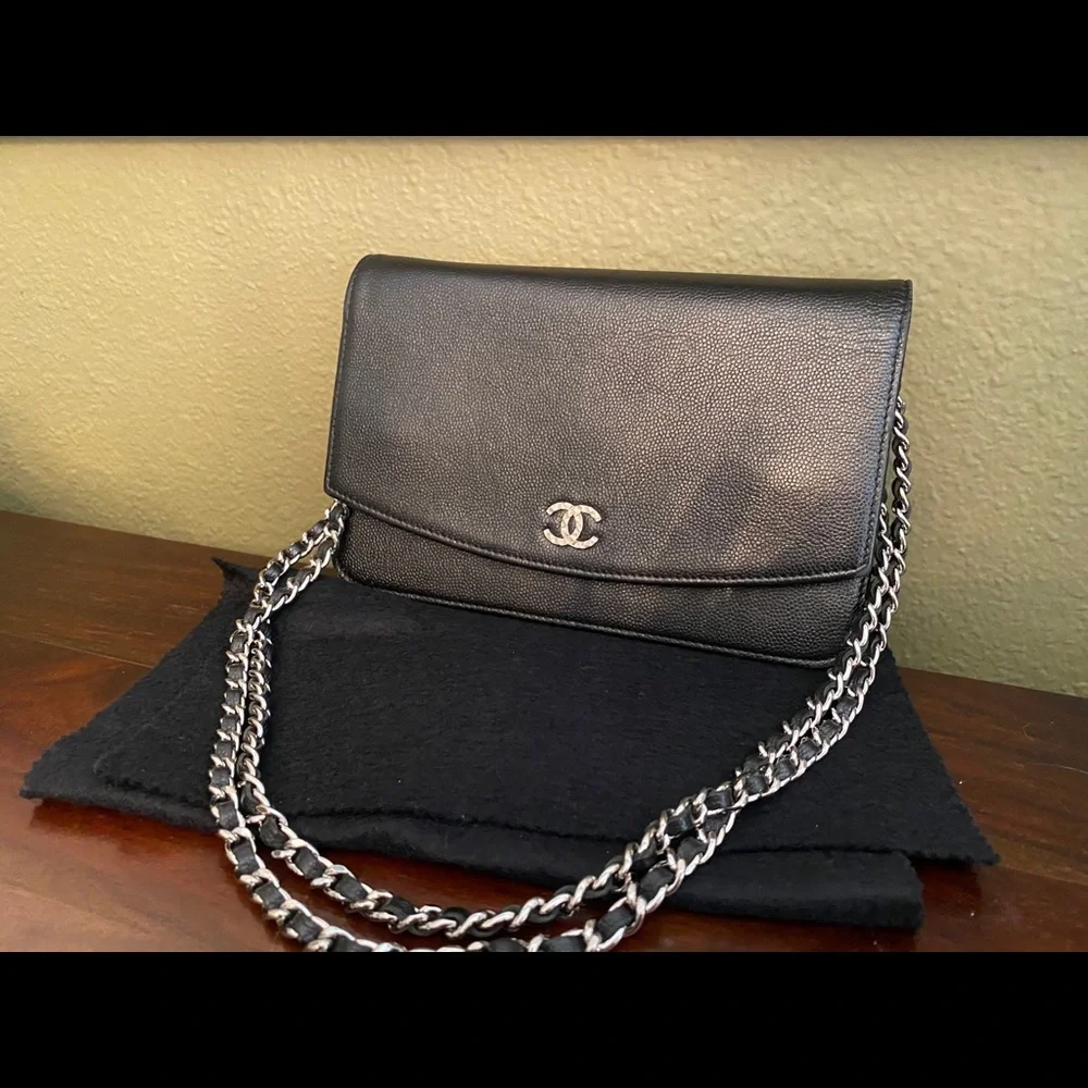 CHANEL Black Leather Chain Shoulder Bag with Silver-Tone CC - Picture 11 of 15